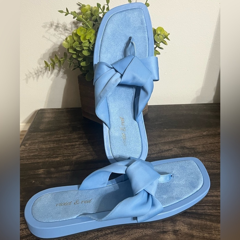 NWT-Violet & Red Women’s Blue Sandal with Bow Front